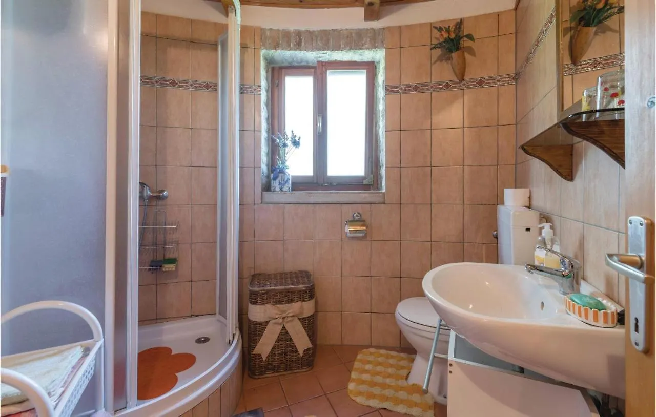 Holiday home Cozy Home In Manjadvorci With Kitchen