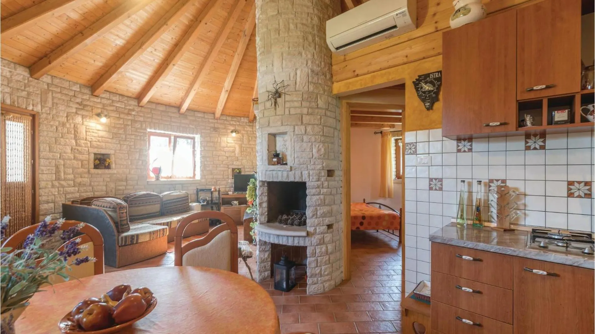 Holiday home Cozy Home In Manjadvorci With Kitchen