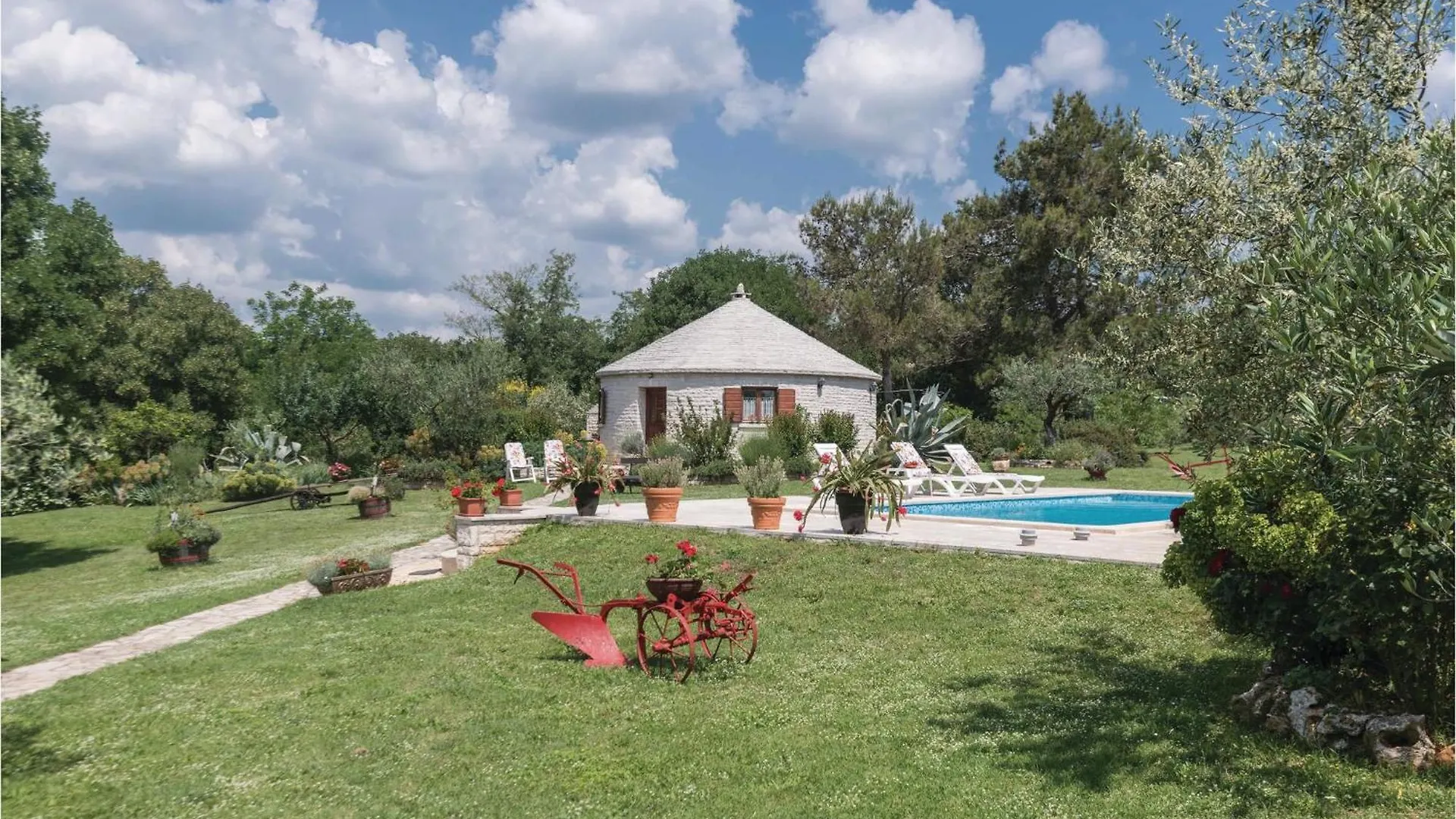 Holiday home Cozy Home In Manjadvorci With Kitchen